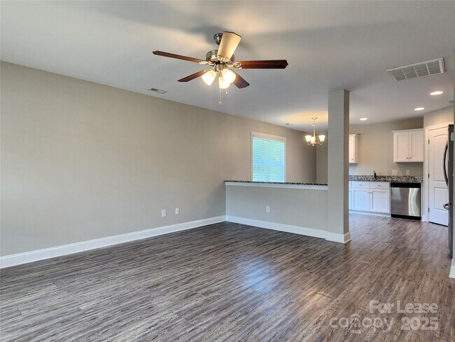 Building Photo - 1556 Kingston Dr