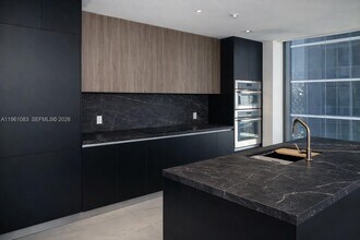 Building Photo - 700 NE 24th St