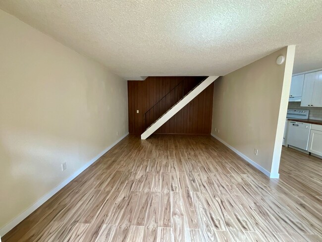 Building Photo - Move In Special! Updated 2BR Apartment | N...