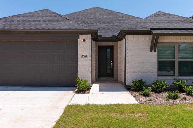 Building Photo - 3603 Ray Roberts Dr