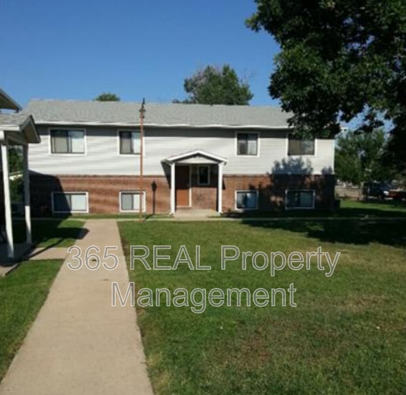 204 14th St Unit B, Greeley, CO 80631 Condo for Rent in Greeley, CO