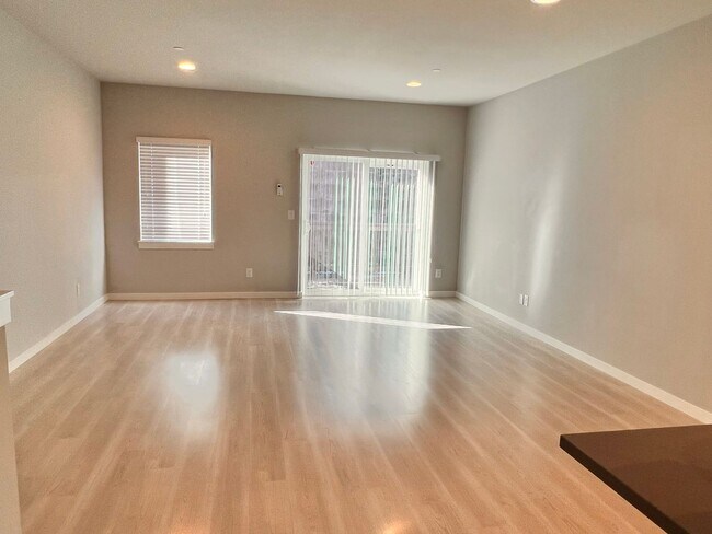 Foto del edificio - 3Bd/3Ba Lynnwood Townhouse