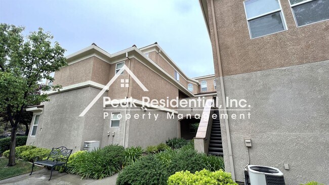 Foto del edificio - 2 br, 2 bath House - 1000 Moon Circle #1016