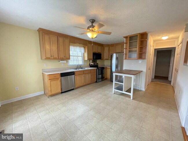 Foto del edificio - 588 Wakefield Dr