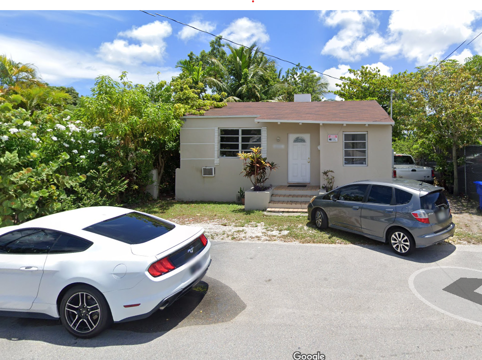 Foto principal - 630 NE 83rd Ter