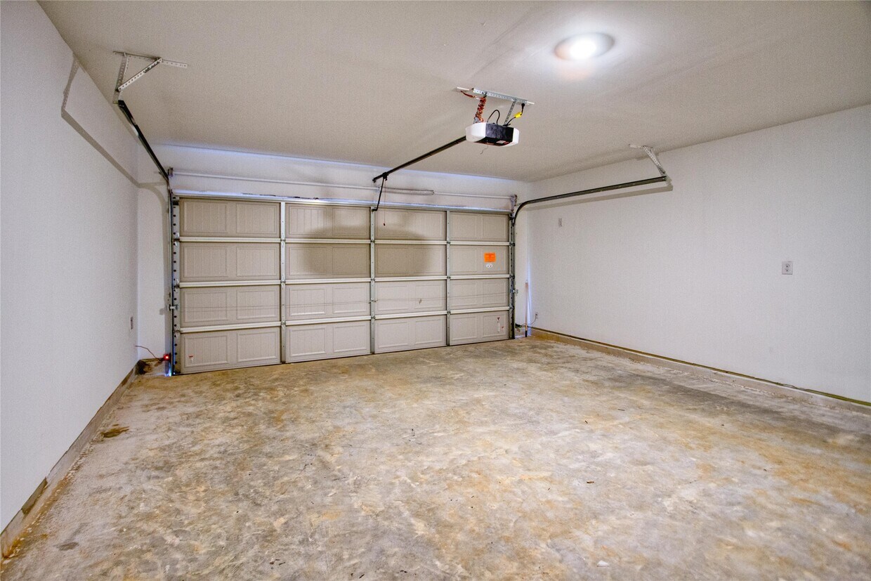 Building Photo - 1551 Sunset Ridge Dr