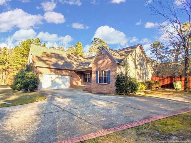 Foto del edificio - 9310 Creek Path Pl