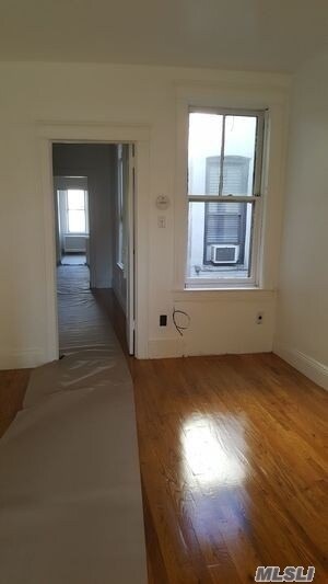Primary Photo - 34-45 42nd St