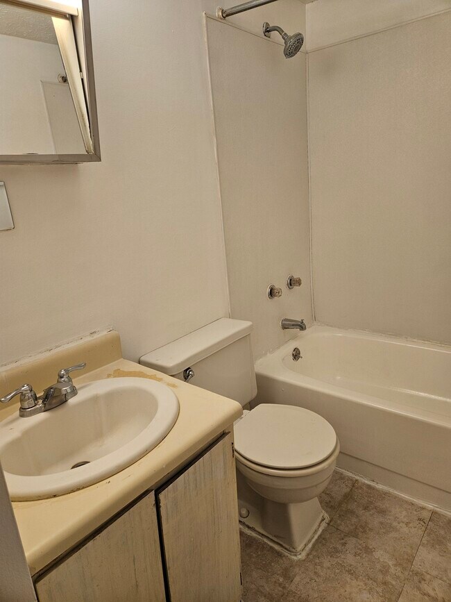 Baño de la planta superior - 2976 Donnylane Blvd