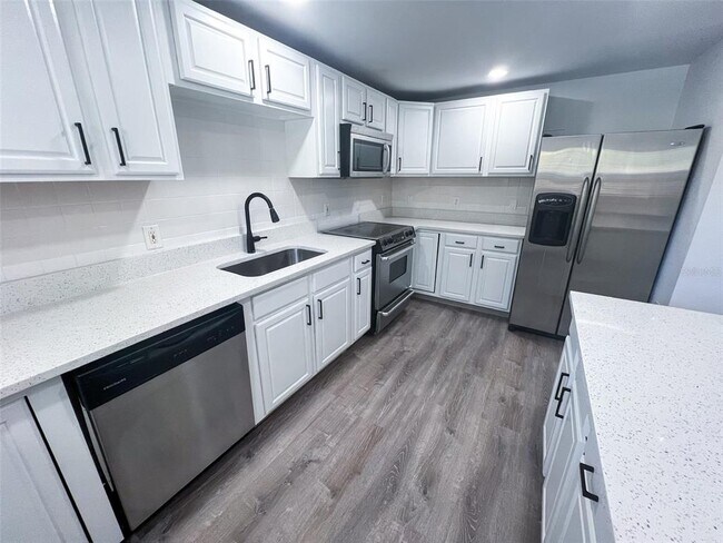 Building Photo - 3402 W Van Buren Dr