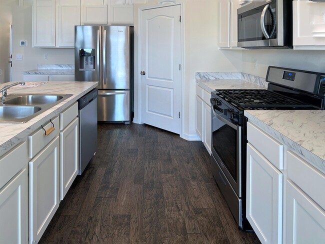 Building Photo - 517 Jarama Cir