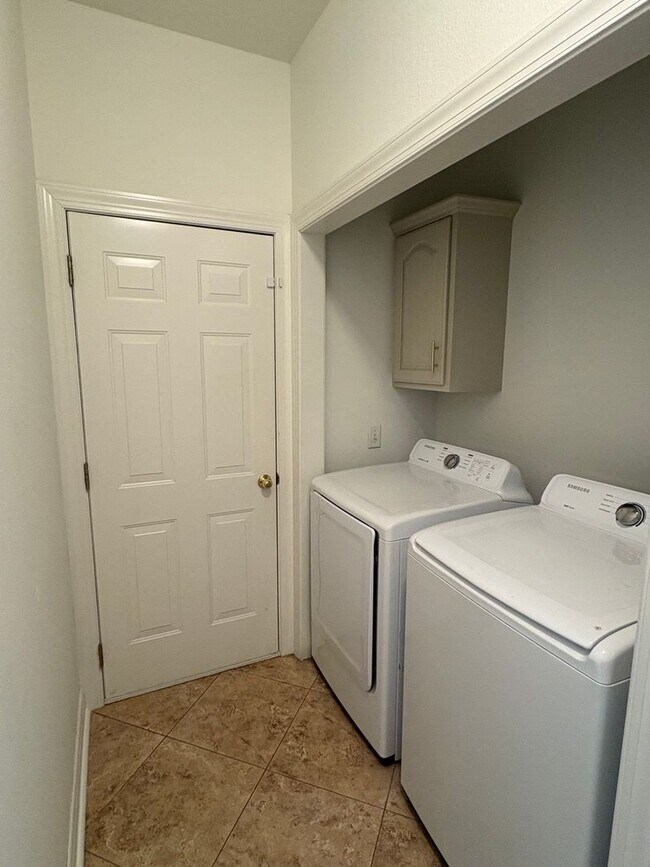 Foto del edificio - 3062 Eaglecrest Cir