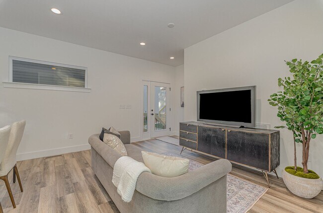 Foto del edificio - Available Now - Gorgeous New Construction,...