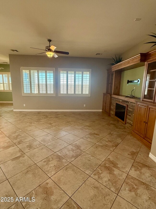 Building Photo - 5703 S Parkcrest St