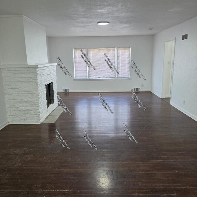 Foto del edificio - 9615 Holmes Rd