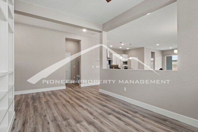 Foto del edificio - Lakeside Luxury in Wolf Ranch – Beautiful 3bd Home with Serene Backyard Views, Primary Main-Level...