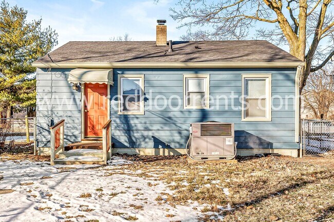 Building Photo - Charming 3-Bedroom Home Near Downtown Indi...