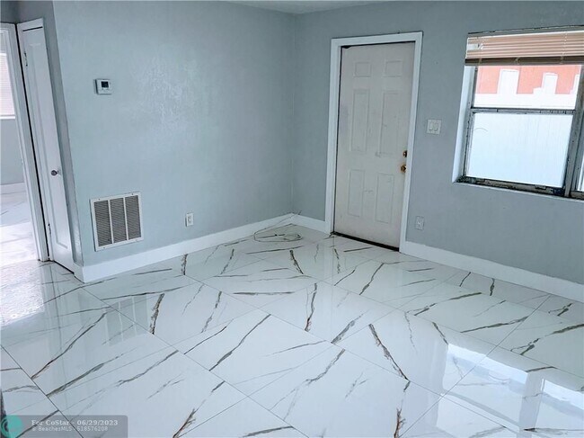 Foto del edificio - 839 NW 14th Way