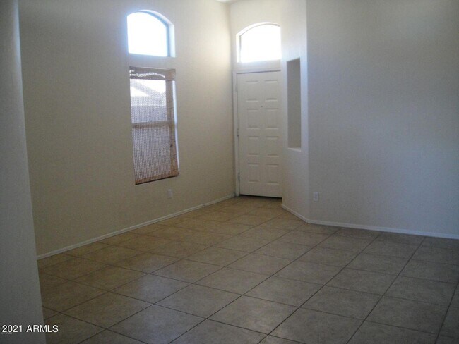 Foto del edificio - 10628 W Coronado Rd
