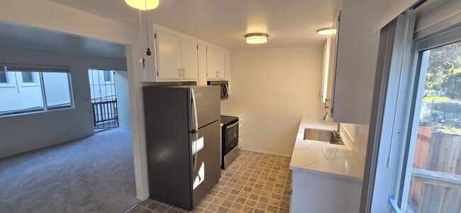 Building Photo - 7321 Bodega Ave