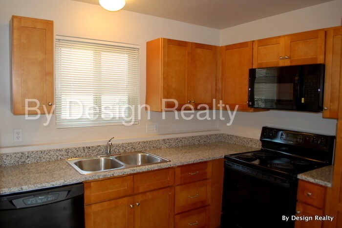 Primary Photo - 630 E Elm St