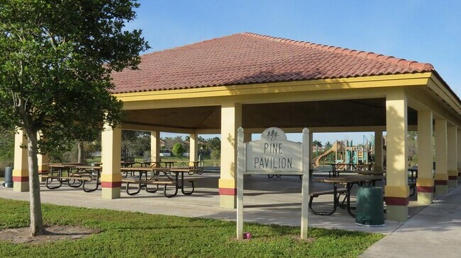 Building Photo - 4375 Banyan Trails Dr