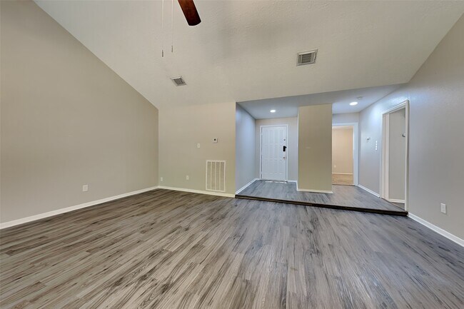 Foto del edificio - 16854 Gleneagle Dr N