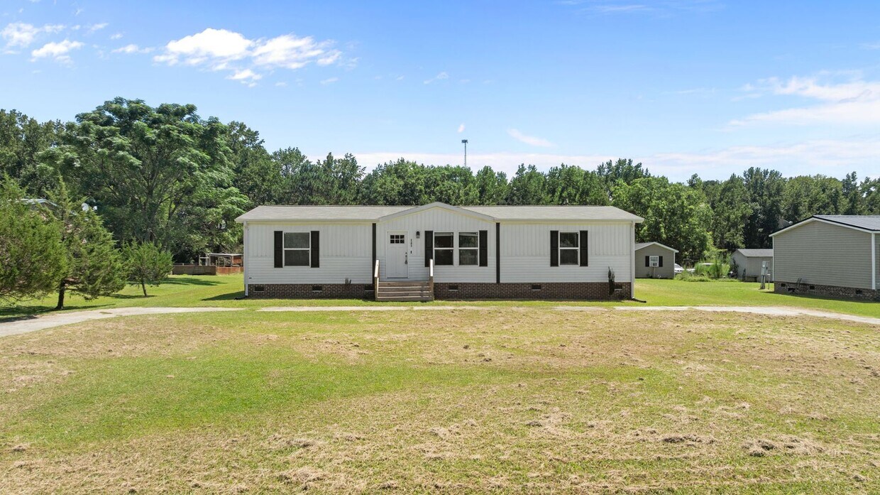 Primary Photo - New build home on a spacious lot!