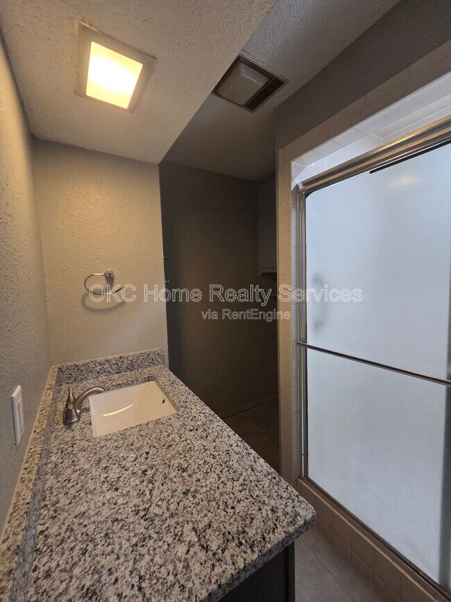 Foto del edificio - 6715 Lyrewood Ln