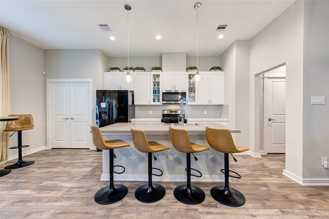 Foto del edificio - 415 Stonework Garden Ln