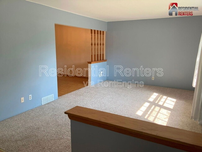 Building Photo - 257 S Regis Rd