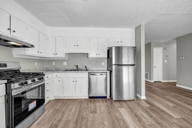 Building Photo - SPRING SPECIAL!! $500 OFF ONE MONTHS RENT