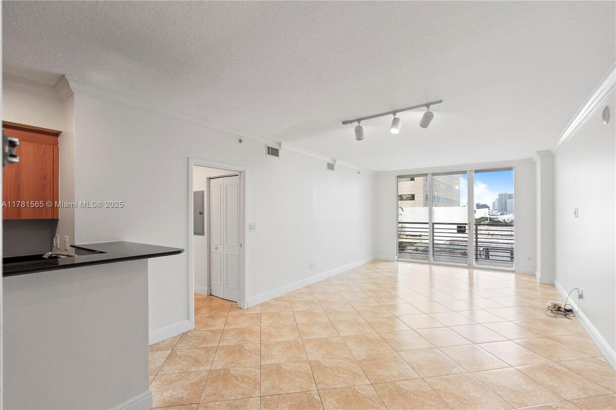 Primary Photo - 325 S Biscayne Blvd