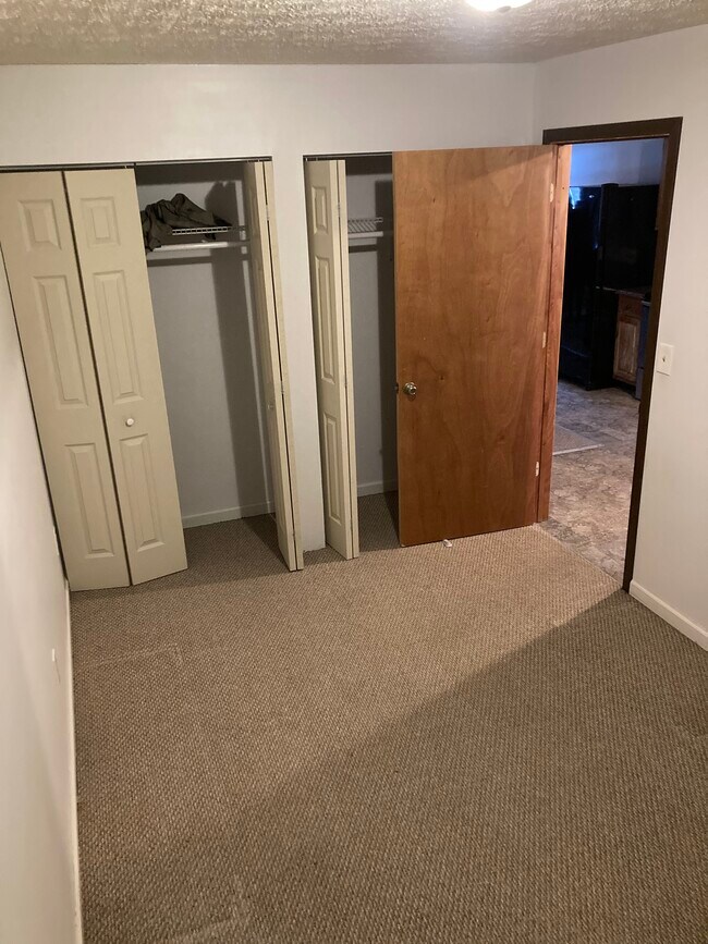 First floor bedroom w closet - 32 Magua Dr