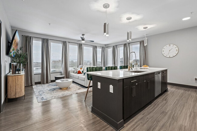 Building Photo - 2 City Pl