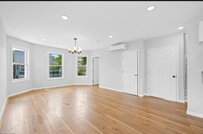 Foto del edificio - 87 Isabella Ave