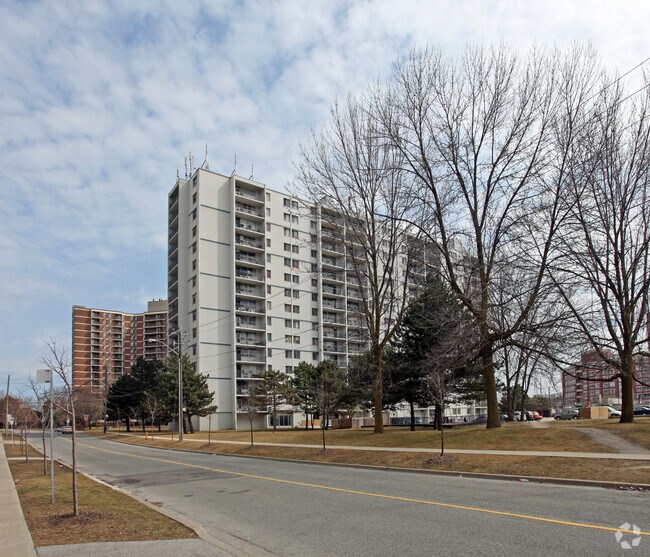 Photo du bâtiment - McCowan Apartments