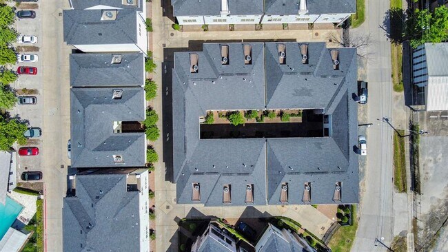 Foto del edificio - 6072 Kansas St