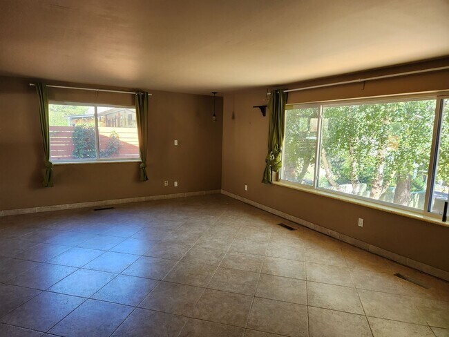 Foto del edificio - Awesome home in Paradise hills_Backing Buf...
