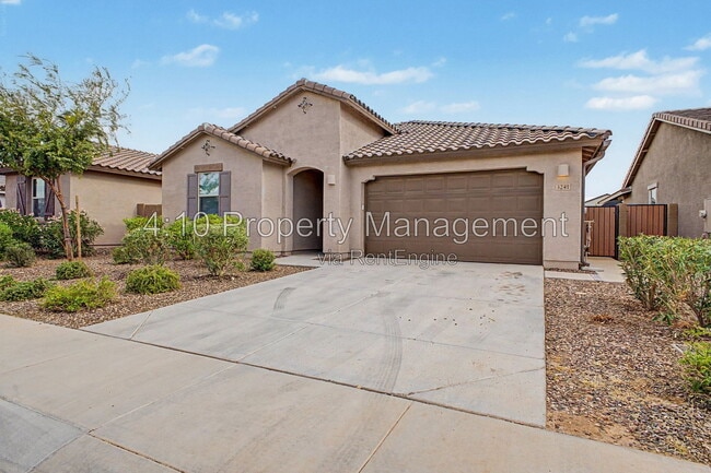 Building Photo - 3241 E Malibu Dr