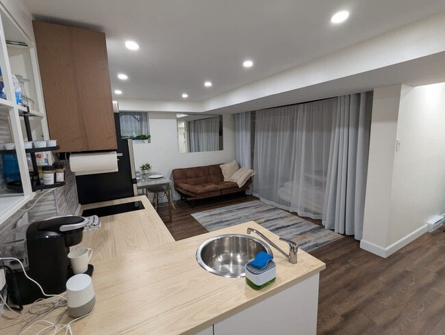 Building Photo - 2700 Chemin Bedford-SI ID1543090P