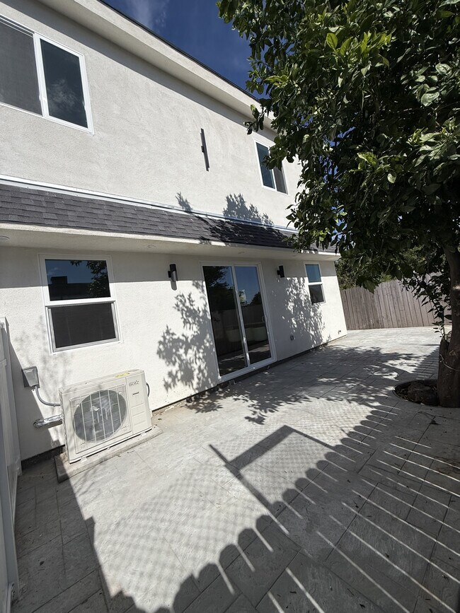 Foto del edificio - 7806 Ferncola Ave