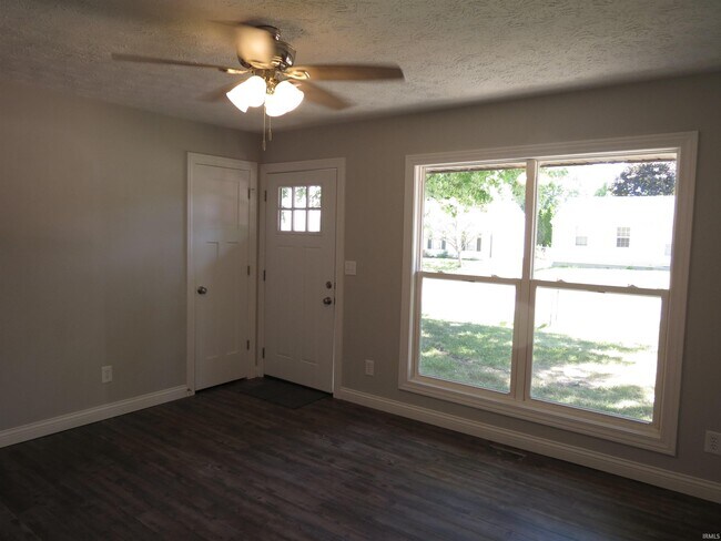 Foto del edificio - 4314 McClellan Ln