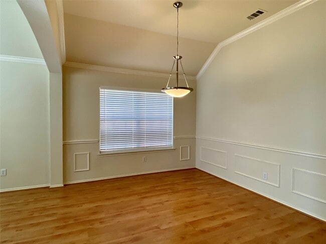 Building Photo - 1420 Hudspeth Dr