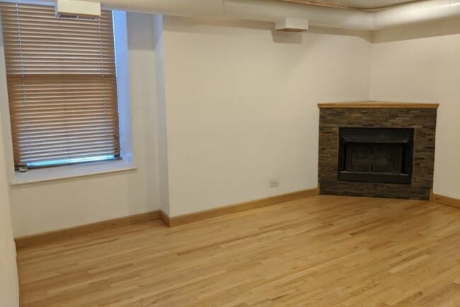 Building Photo - 811 S Lytle St