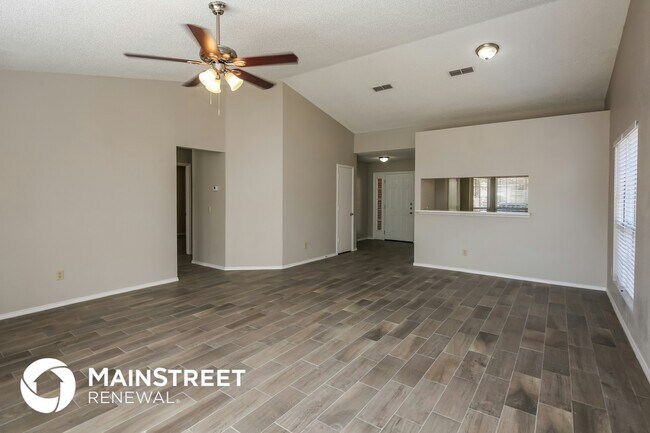 Building Photo - 6820 Lyndale Dr