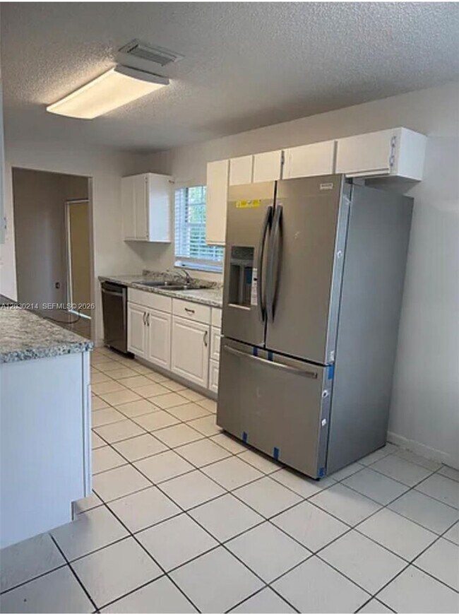 Building Photo - 127 SW 159th Way