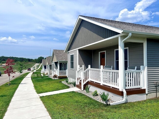 Building Photo - Gorgeous Furnished Home-Ready for move in ...