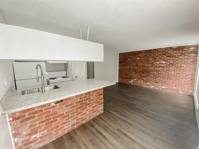 Building Photo - 1309 Blair St