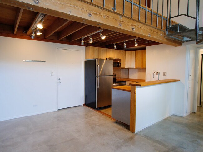 Building Photo - 1440 Veteran Ave